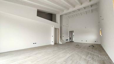 Villa di 221 m² con più di 5 locali e box auto a M