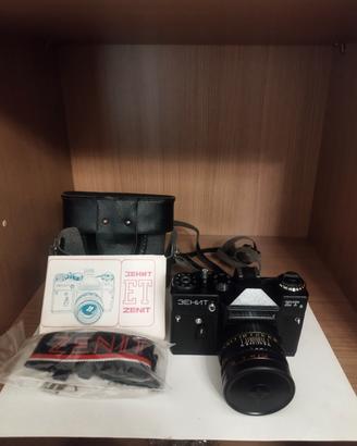 Macchina fotografica vintage Zenit ET sovietica