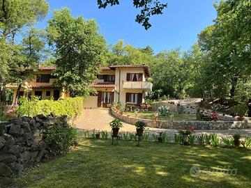 Villa di 180 m² con 4 locali e box auto a Castigli