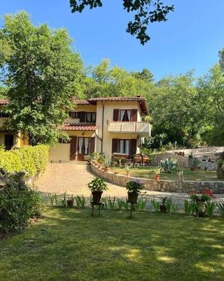 Villa di 180 m² con 4 locali e box auto a Castigli