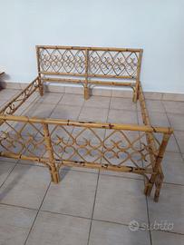 Camera da letto in bambù e paglia di vienna