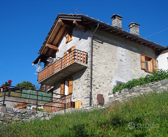 Chalet indipendente con terrazzo e prato