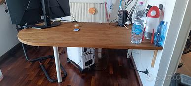 Scrivania Faggio  arrotondata con piede singolo