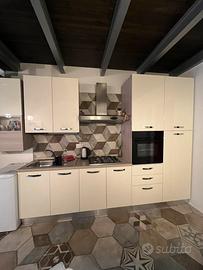 Cucina completa di elettrodomestici