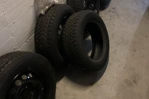 n.4 cerchi +  invernali 195/65 r15 Ecosport