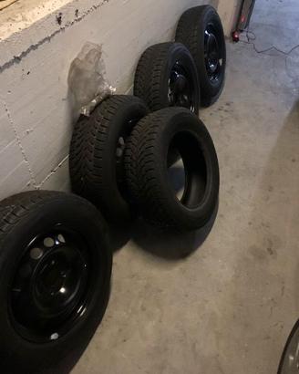 n.4 cerchi +  invernali 195/65 r15 Ecosport