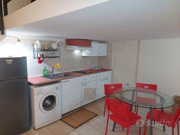 Monolocale uso transitorio zona Piazza Dante