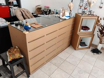 ARREDAMENTO IN CARTONE Bancone e separé