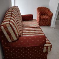 divano e poltrona antichi