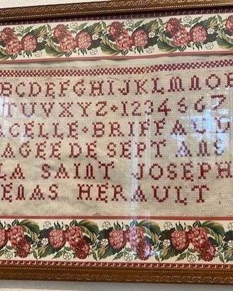 Antichi imparaticci ricamati a mano