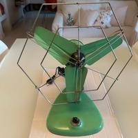 Ventilatore vintage verde in metallo