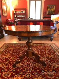 Tavolino finemente intarsiato 800