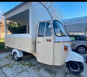 Ape piaggio d’epoca con forno a legna food truck
