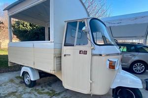 Ape piaggio d’epoca con forno a legna food truck