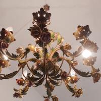 LAMPADARIO in ferro con roselline in ceramica