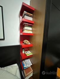 2 librerie colonna malm, 1 rossa 1 nera