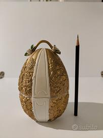 Uovo in ceramica di Capodimonte 