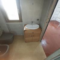 bagno bordi arrotondati in rovere cassetto ante