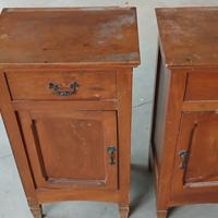 coppia di comodini in legno 