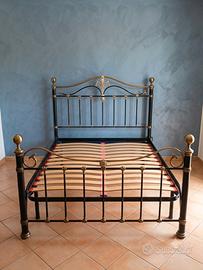 struttura letto in ferro battuto  di colore Blue a