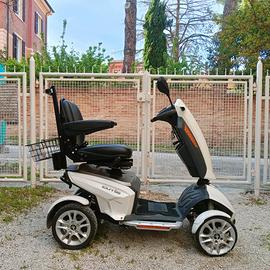 Scooter elettrico per anziani o disabili