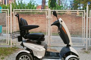 Scooter elettrico per anziani o disabili