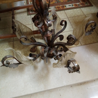 Lampadario in ferro battuto