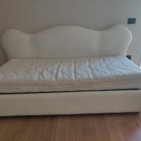 letto una piazza in pelle con struttura d' arredo
