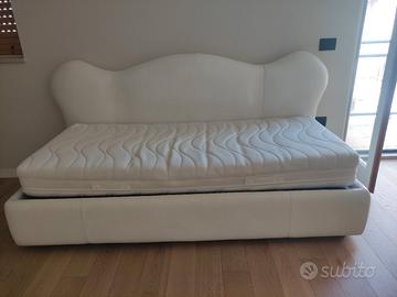 letto una piazza in pelle con struttura d' arredo