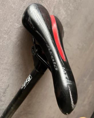 Sella con reggisella MTB