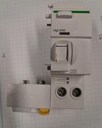 Interruttore diferenziale schneider 25A 0,03 A