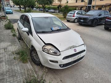 fiat punto 2014 incidentata leggi descrizione