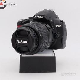 Nikon D3000 18-55 Usata 18.412 scatti
