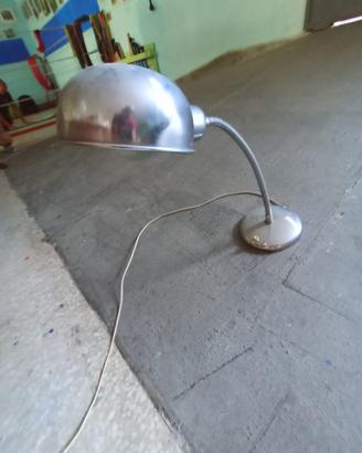 Lampada da tavolo anni 50 in metallo