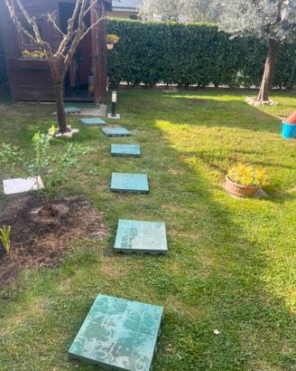 8 piastrelle in plastica rigida