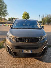Peugeot e-Traveller 