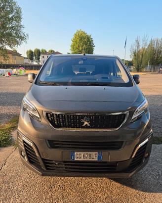 Peugeot e-Traveller 
