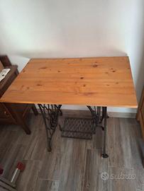 Tavolino con base macchina cucire
