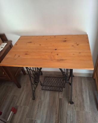 Tavolino con base macchina cucire