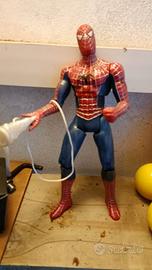 SpederMan  lancia ragnatele