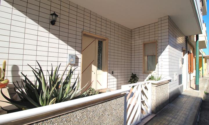 ARADEO - Piano terra con giardino sul retro