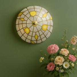 Plafoniera artigianale in madreperla molto bella.