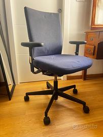 Sedia da ufficio blu con ruote – altezza regolabil