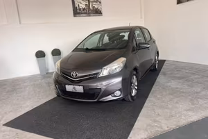 TOYOTA Yaris 1.0 5 porte Lounge