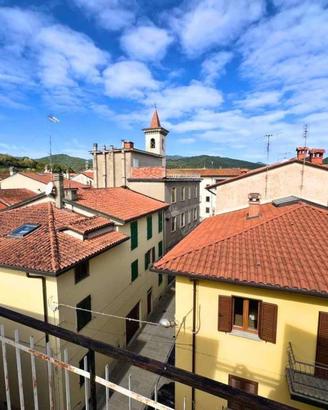 Casa indipendente di 300 m² con più di 5 locali a 