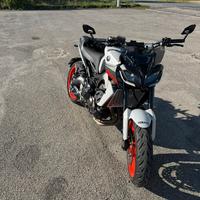 Yamaha mt09 gen2 2020 - 8.500km