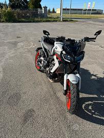 Yamaha mt09 gen2 2020 - 8.500km