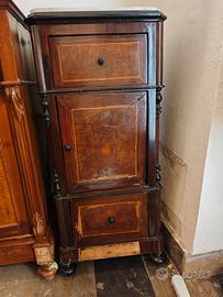 Comodini antichi in legno