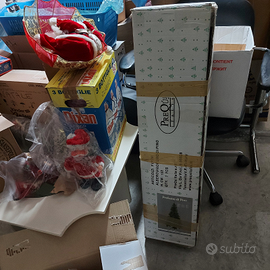 Albero di Natale con addobbi