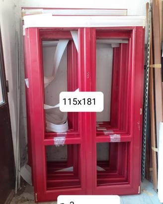 Finestre e Porte Finestre in legno rosso